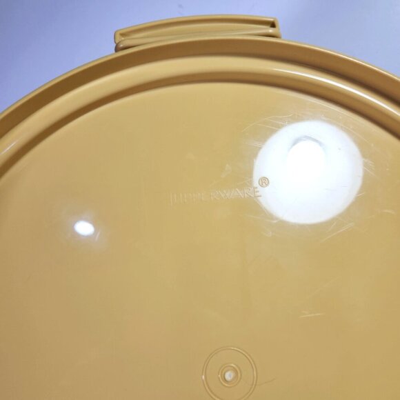 Tupperware Cake Carrier Round with Handle Harvest Gold Made in Canada Vintage - Picture 4 of 10